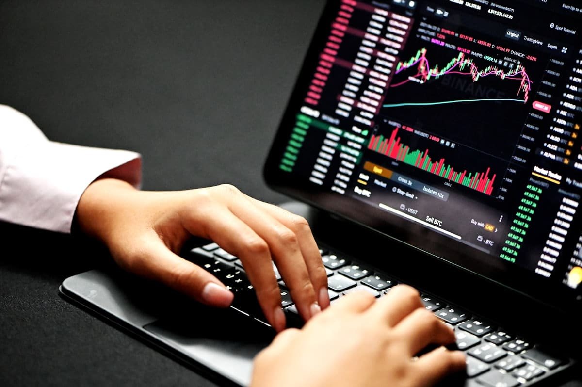 How Central Banks Intervene in Currency Markets — And When It Works
